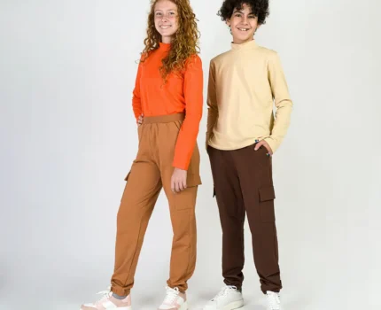 Oryginalne połączenie stylu i wygody: brązowe spodnie